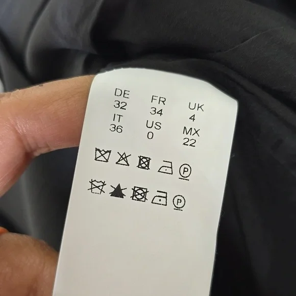 Hugo boss 2 buttom closure office formal virgen wool blend blazer. - Picture 5 of 8